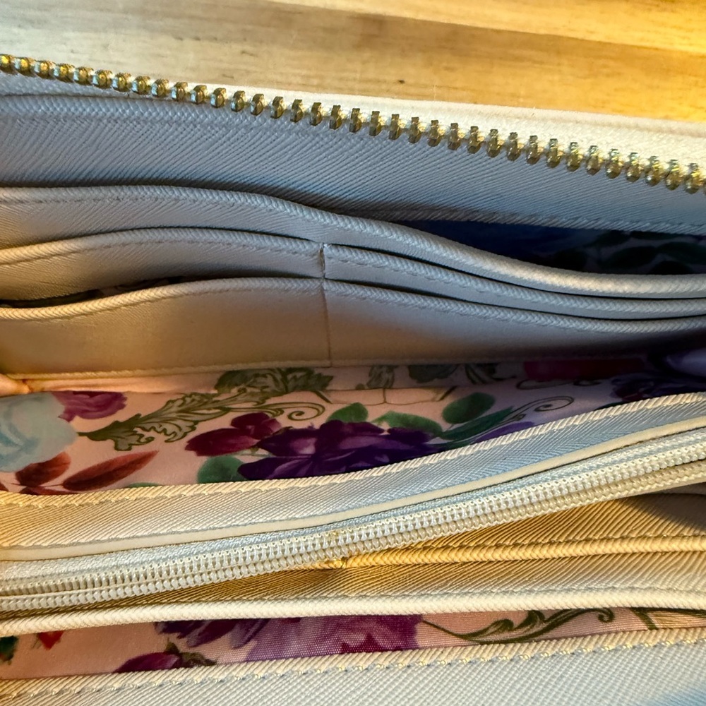 Loungefly Beauty & Beast wallet Cream - Picture 3 of 7